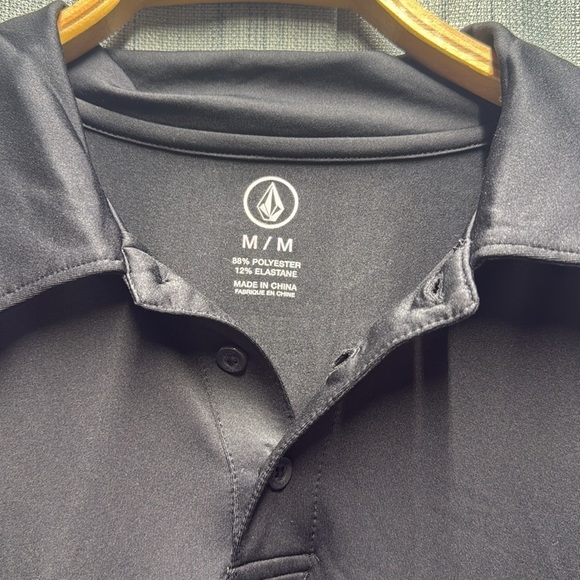 🇺🇸 Volcom Black Men's Polo Shirt NWT size medium - Picture 5 of 10
